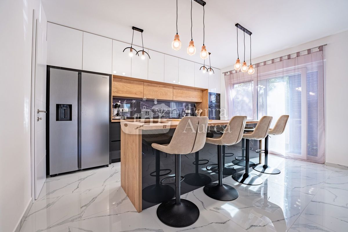 Vila Dobrinj, 320m2