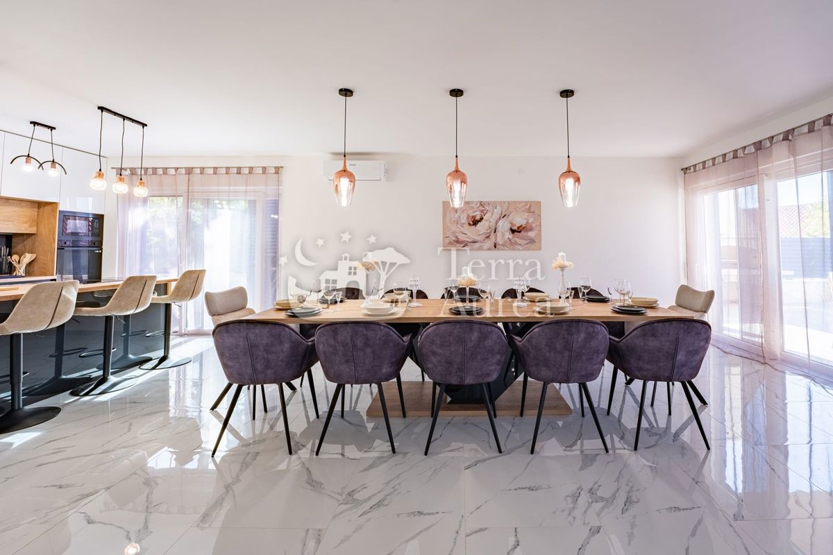Vila Dobrinj, 320m2