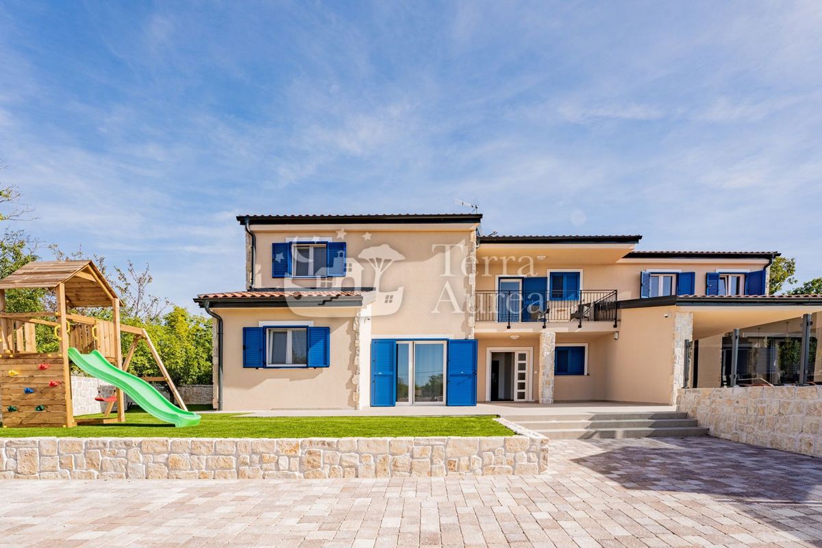 Vila Dobrinj, 320m2
