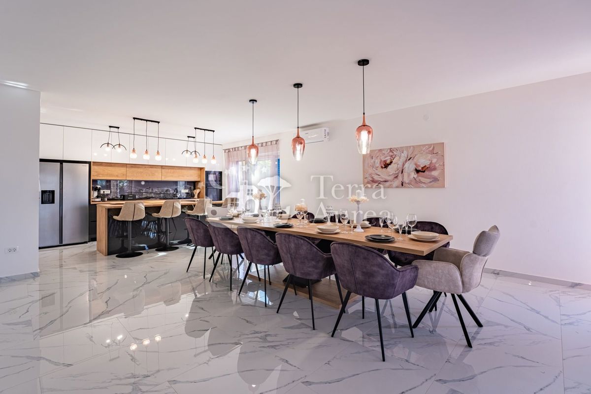 Vila Dobrinj, 320m2