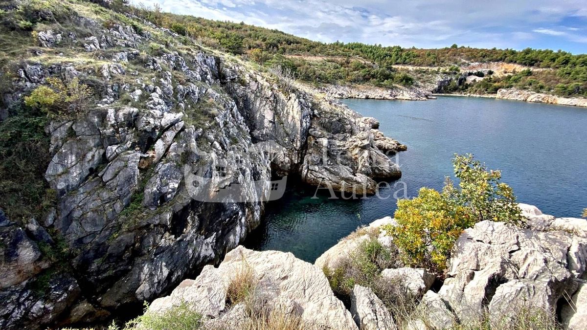 Veliko kmetijsko zemljišče z dostopom do morja, Soline, otok Krk