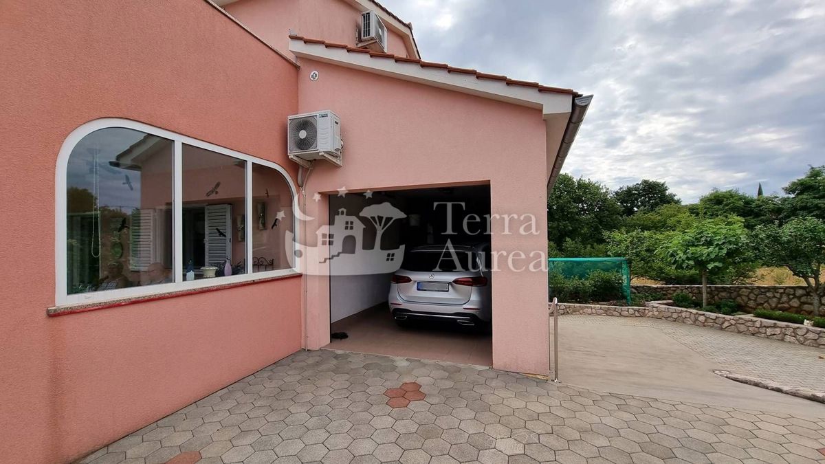 Hiša Malinska, Malinska-Dubašnica, 200m2