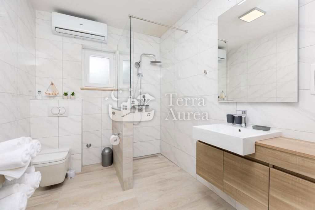 Vila Dobrinj, 250m2