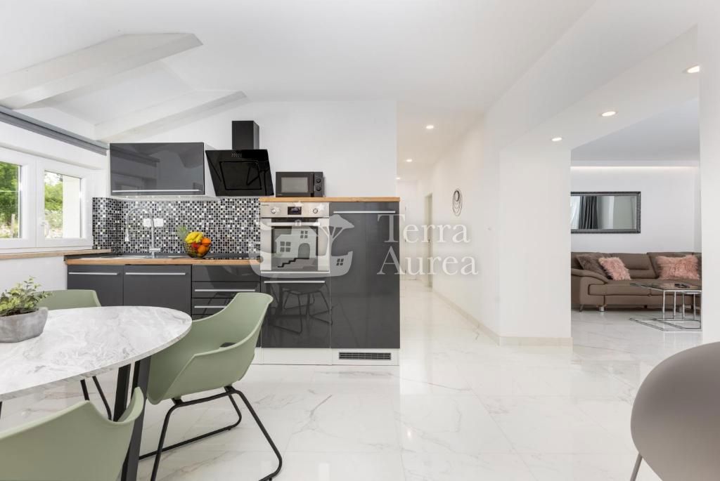 Vila Dobrinj, 250m2