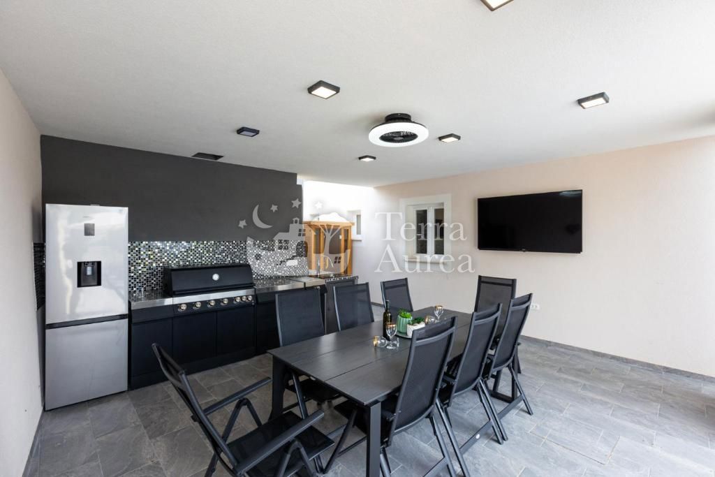 Vila Dobrinj, 250m2