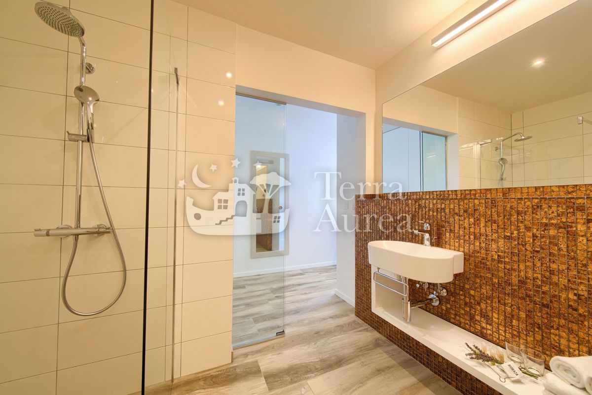 Vila Vrh, Krk, Salatić 82, 223m2