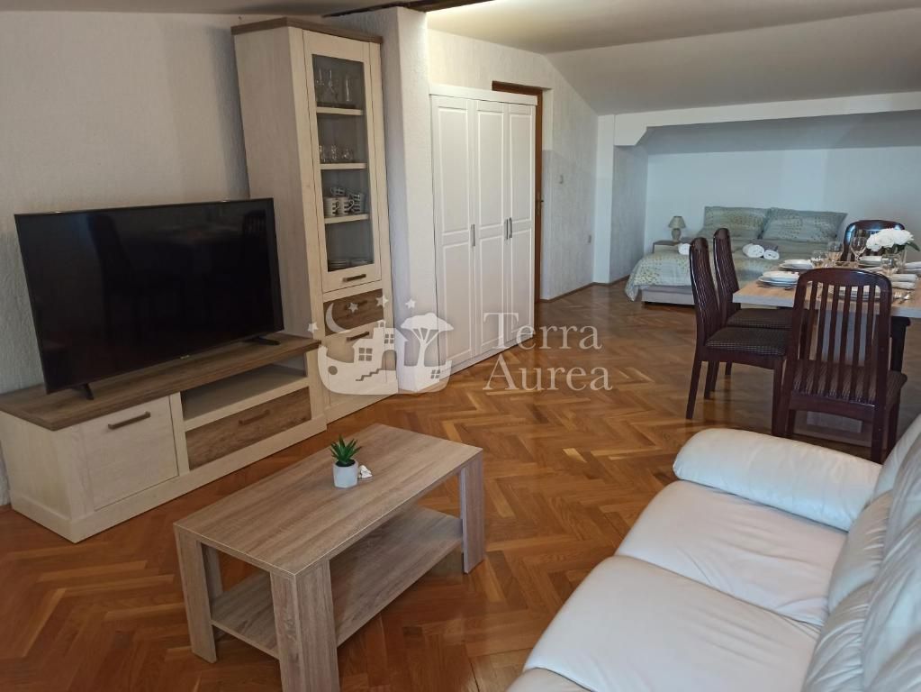 Hiša Malinska, Malinska-Dubašnica, 570m2