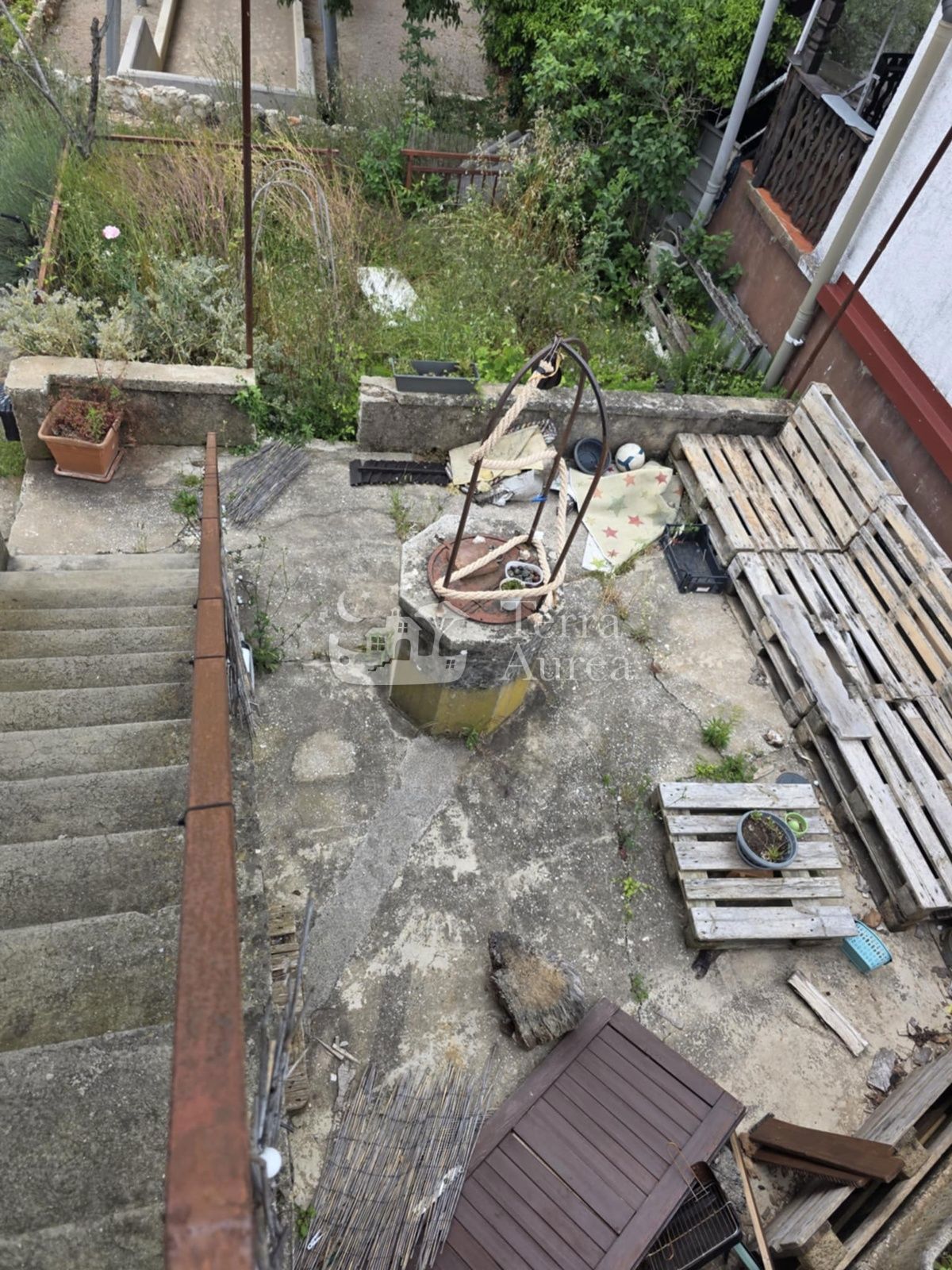 Zgornje nadstropje stare kamnite hiše v bližini Malinske na otoku Krku, Malinska-Dubašnica, 88m2