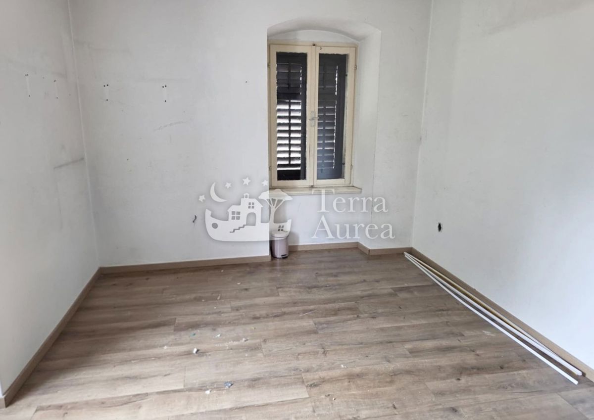 Zgornje nadstropje stare kamnite hiše v bližini Malinske na otoku Krku, Malinska-Dubašnica, 88m2