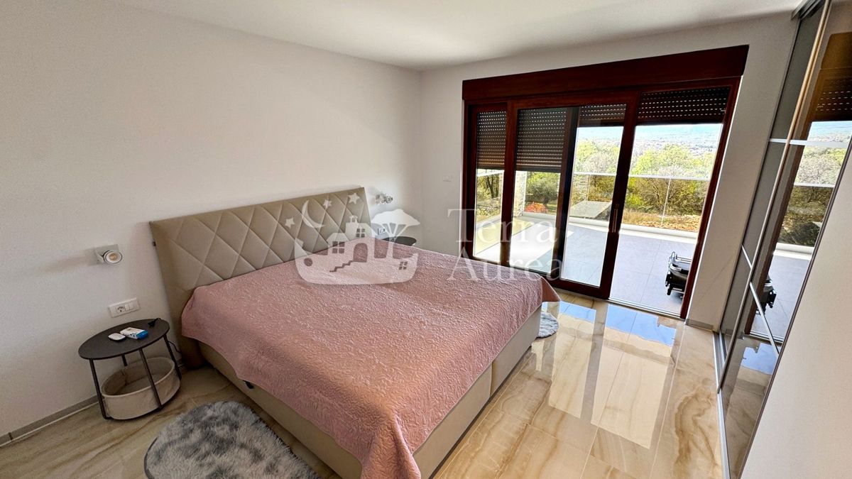 Hiša Malinska, Malinska-Dubašnica, 280m2