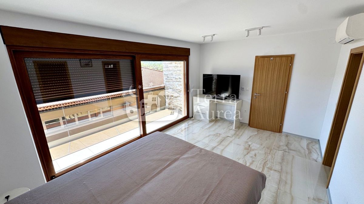 Hiša Malinska, Malinska-Dubašnica, 280m2