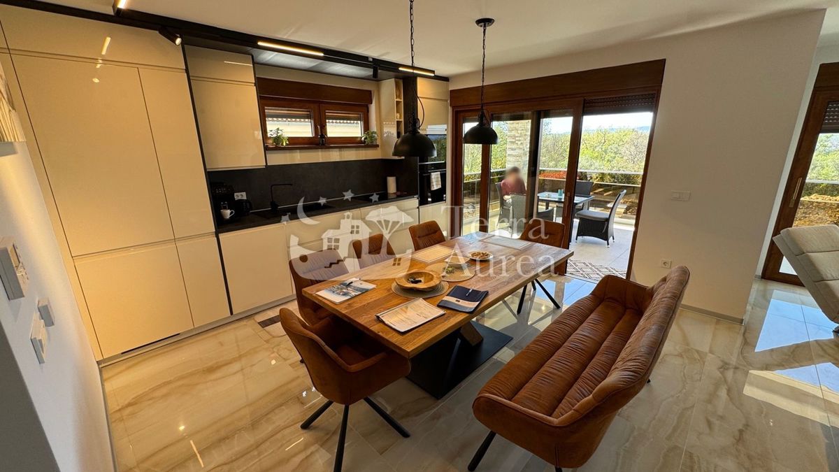 Hiša Malinska, Malinska-Dubašnica, 280m2