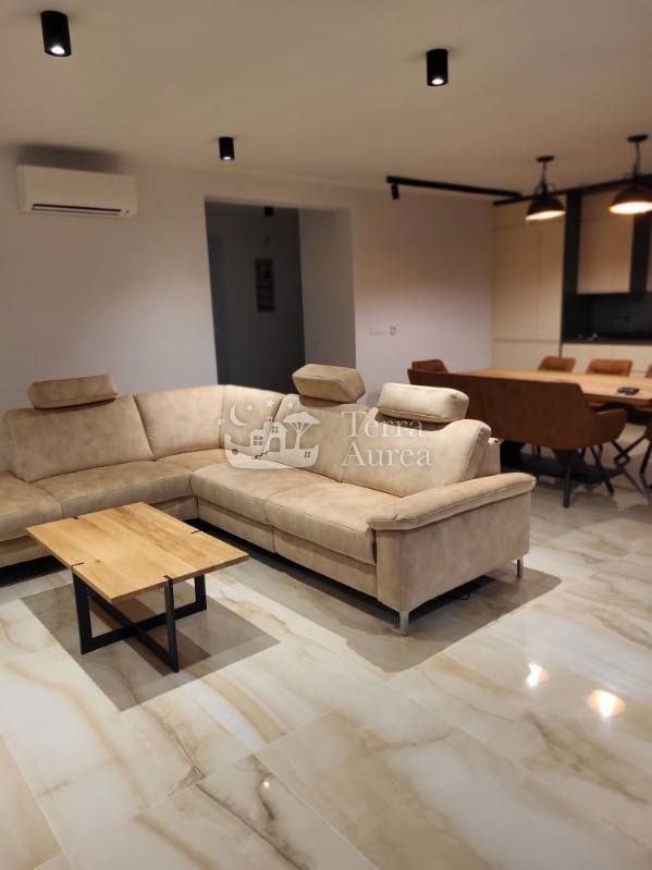 Hiša Malinska, Malinska-Dubašnica, 280m2