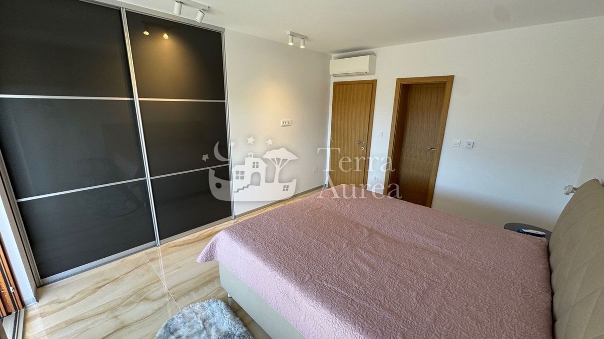 Hiša Malinska, Malinska-Dubašnica, 280m2