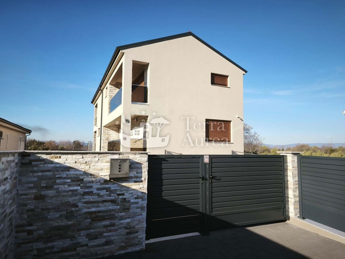 Hiša Malinska, Malinska-Dubašnica, 280m2