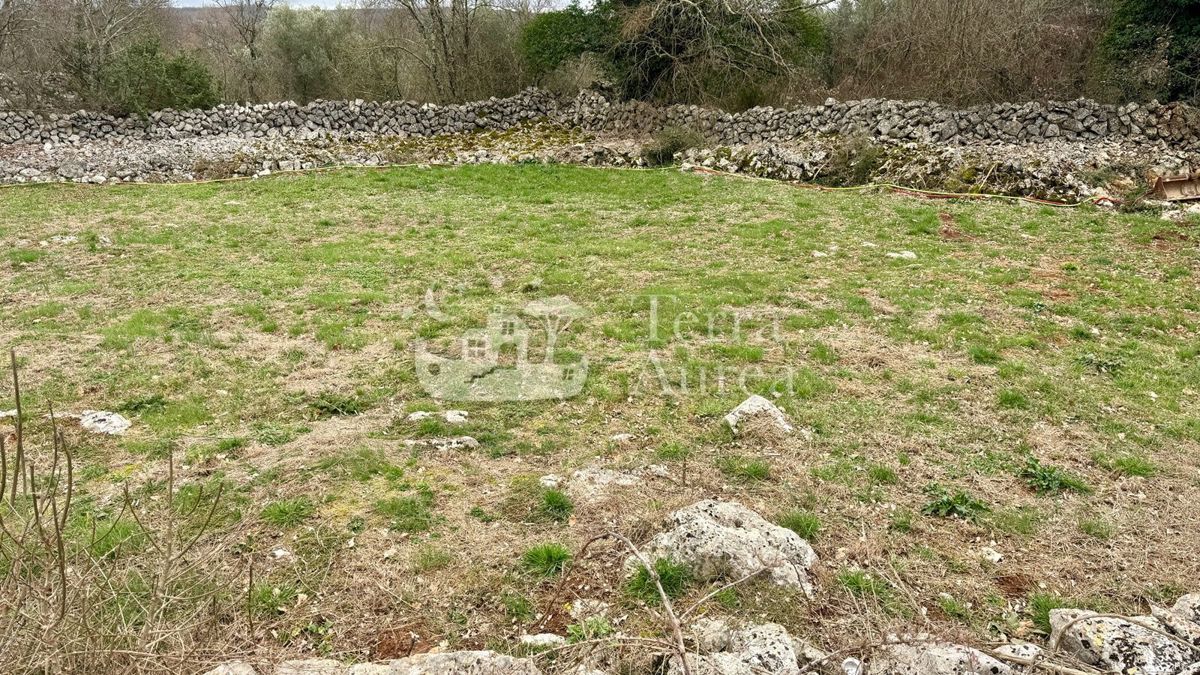 Kmetijsko zemljišče Malinska, Malinska-Dubašnica, 800m2