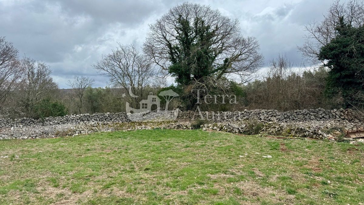 Kmetijsko zemljišče Malinska, Malinska-Dubašnica, 800m2