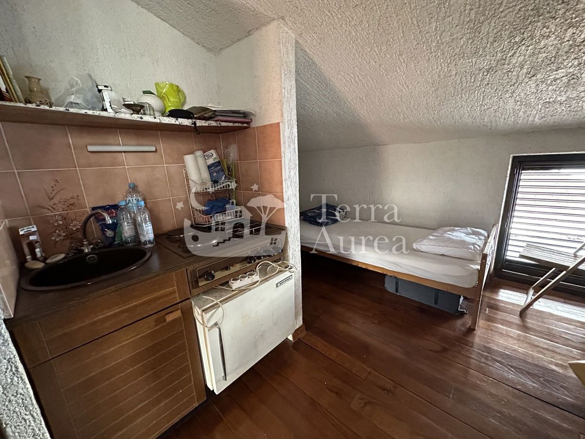 Dve hiši za adaptacijo s pogledom na morje, Vrbnik, otok Krk