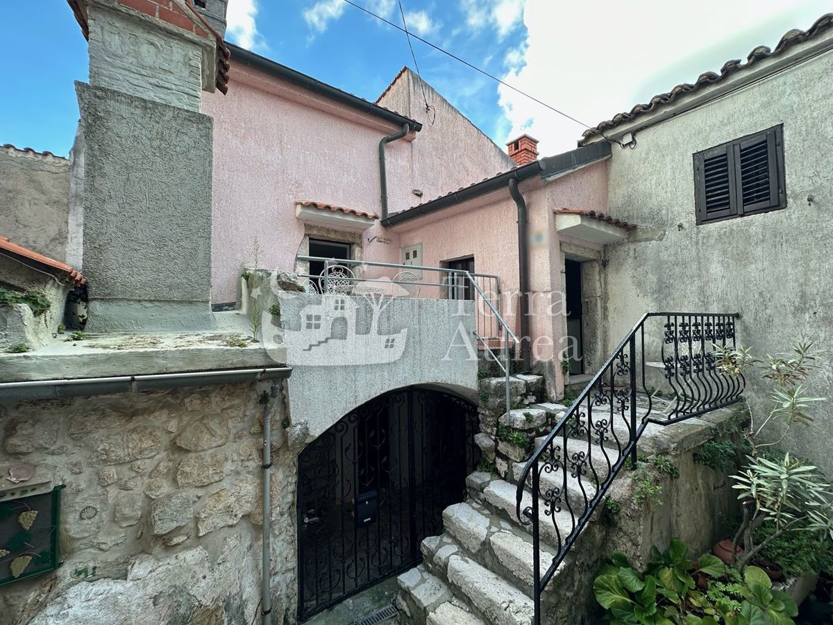 Dve hiši za adaptacijo s pogledom na morje, Vrbnik, otok Krk