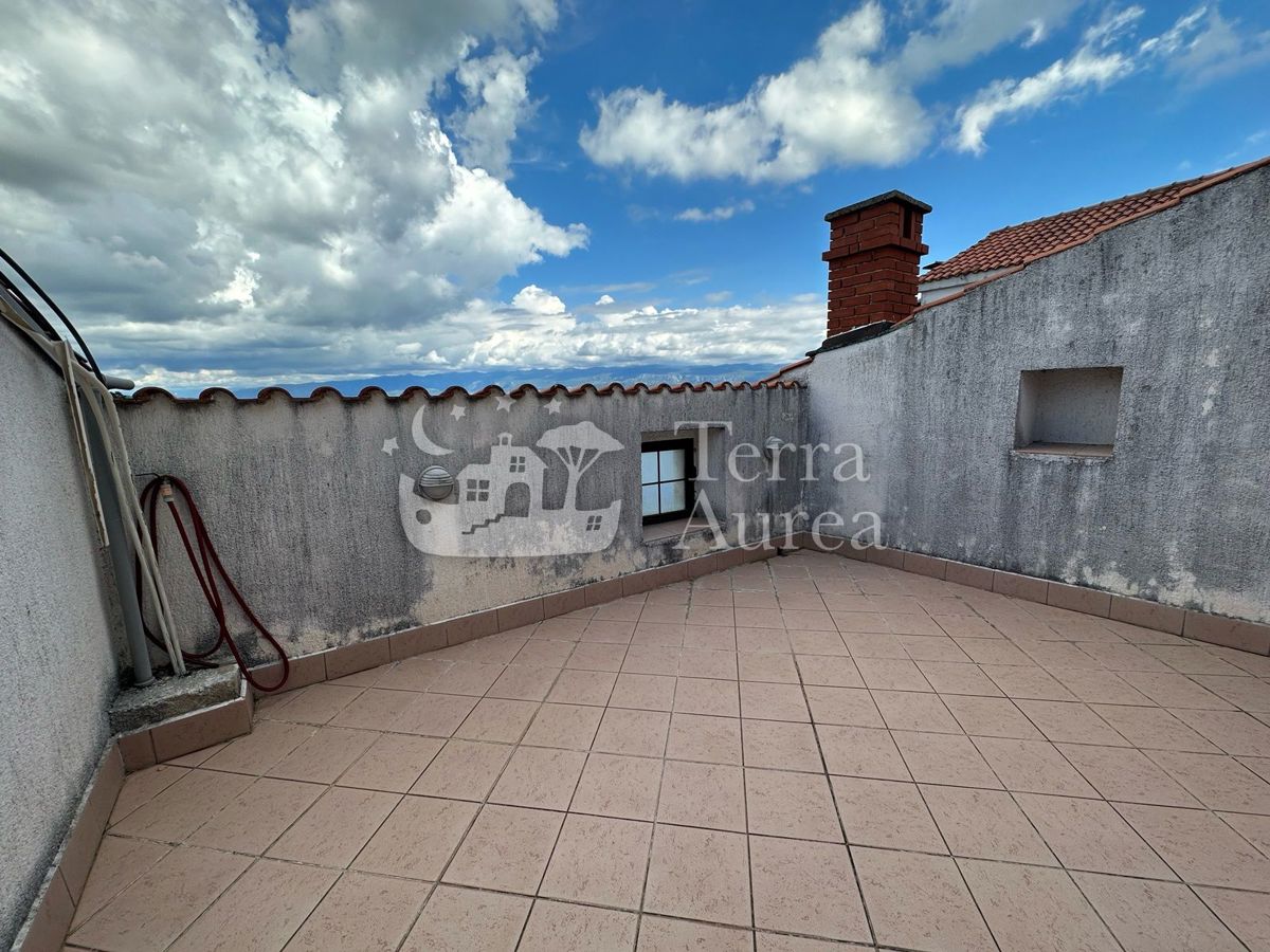 Dve hiši za adaptacijo s pogledom na morje, Vrbnik, otok Krk