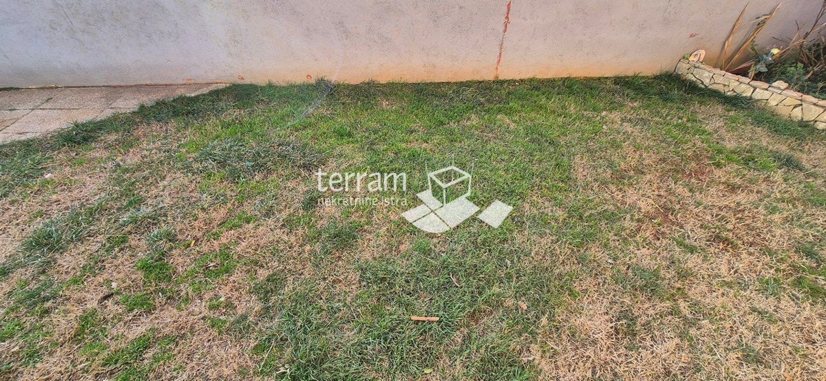 Istra, Šišan, hiša 150m2 z dvema apartmajema, vrt 210m2  #prodaja