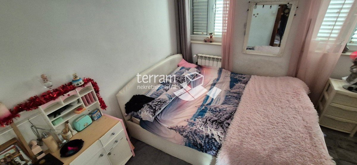 Istra, Šišan, hiša 150m2 z dvema apartmajema, vrt 210m2  #prodaja