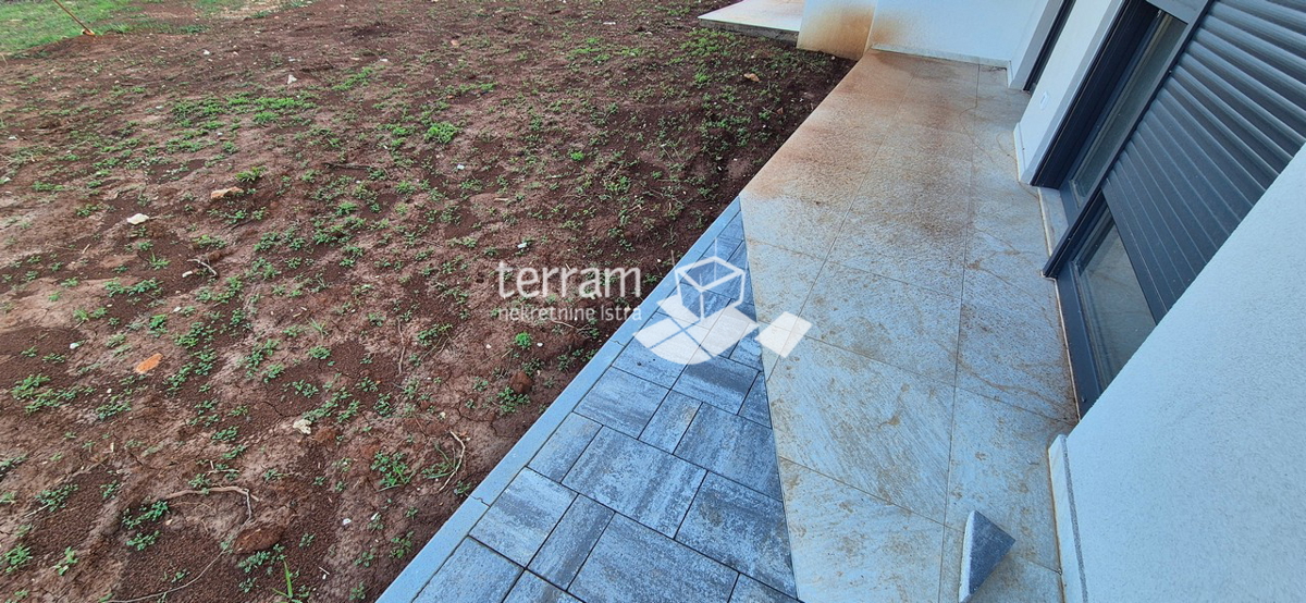 Istra, Pula, Valdebek, pritličje 70,47 m2, 2SS+DB, vrt 109 m2, shramba, parkirišče, NOVO, #prodaja