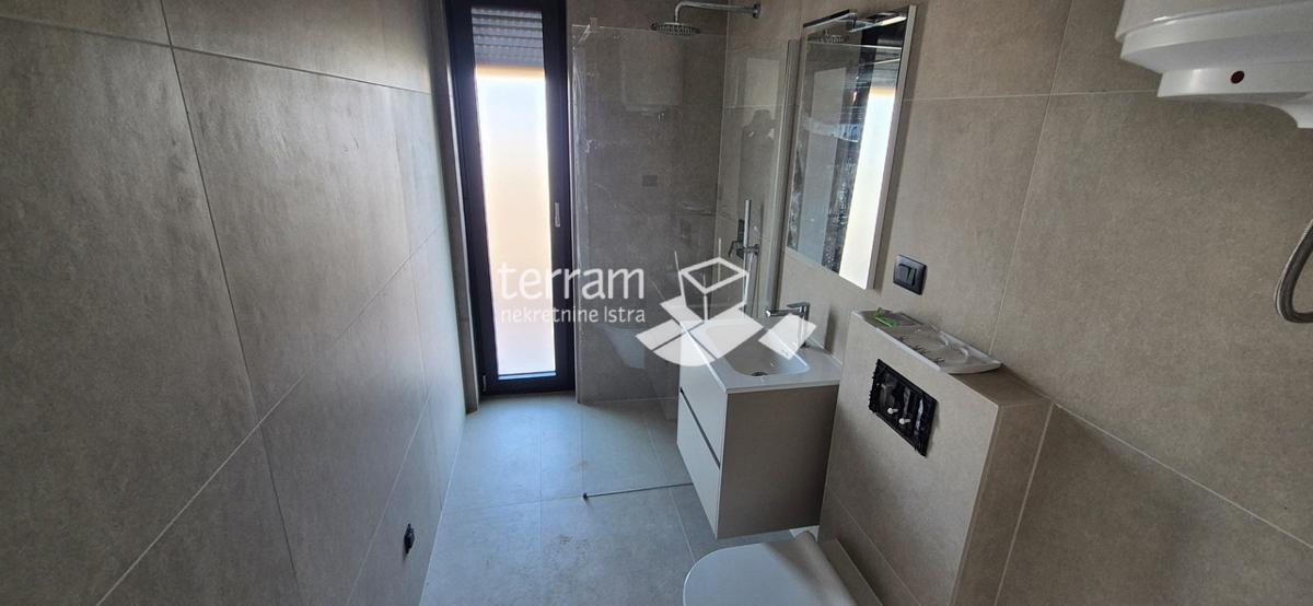 Istra, Pula, Valdebek, pritličje 70,47 m2, 2SS+DB, vrt 109 m2, shramba, parkirišče, NOVO, #prodaja