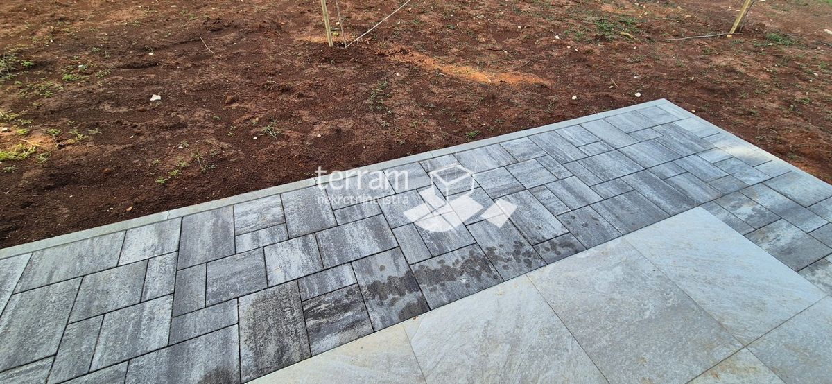 Istra, Pula, Valdebek, pritličje 70,47 m2, 2SS+DB, vrt 109 m2, shramba, parkirišče, NOVO, #prodaja