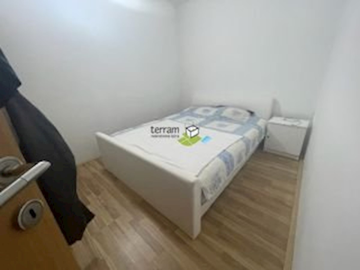 Istra, Medulin, hiša 67 m2, 2 spalnici, 1000 m2 vrta, opremljeno!!