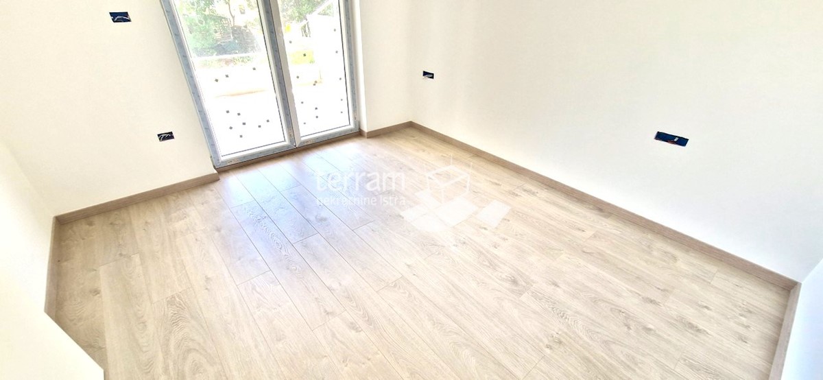 Istra, Medulin, pritlični apartma z vrtom, 122m2, 3 spalnice, 3 kopalnice, blizu morja!! NOVO!! #razprodaja