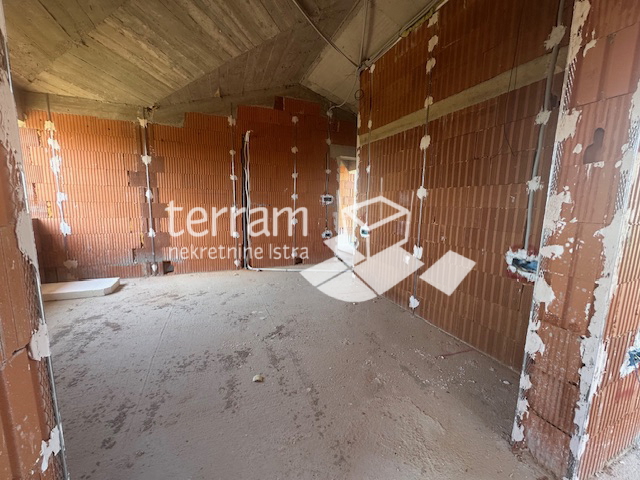 Istra, Ližnjan, Šišan, dvojček 140 m2, 3 spalnice + dnevna soba, bazen, 465 m2 vrta! #razprodaja