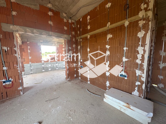 Istra, Ližnjan, Šišan, dvojček 140 m2, 3 spalnice + dnevna soba, bazen, 465 m2 vrta! #razprodaja