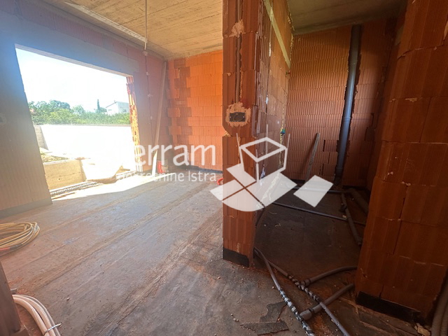 Istra, Ližnjan, Šišan, dvojček 140 m2, 3 spalnice + dnevna soba, bazen, 465 m2 vrta! #razprodaja