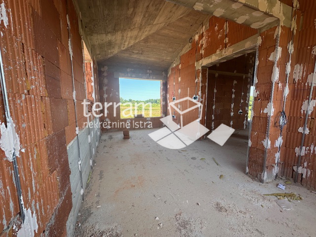 Istra, Ližnjan, Šišan, dvojček 140 m2, 3 spalnice + dnevna soba, bazen, 465 m2 vrta! #razprodaja