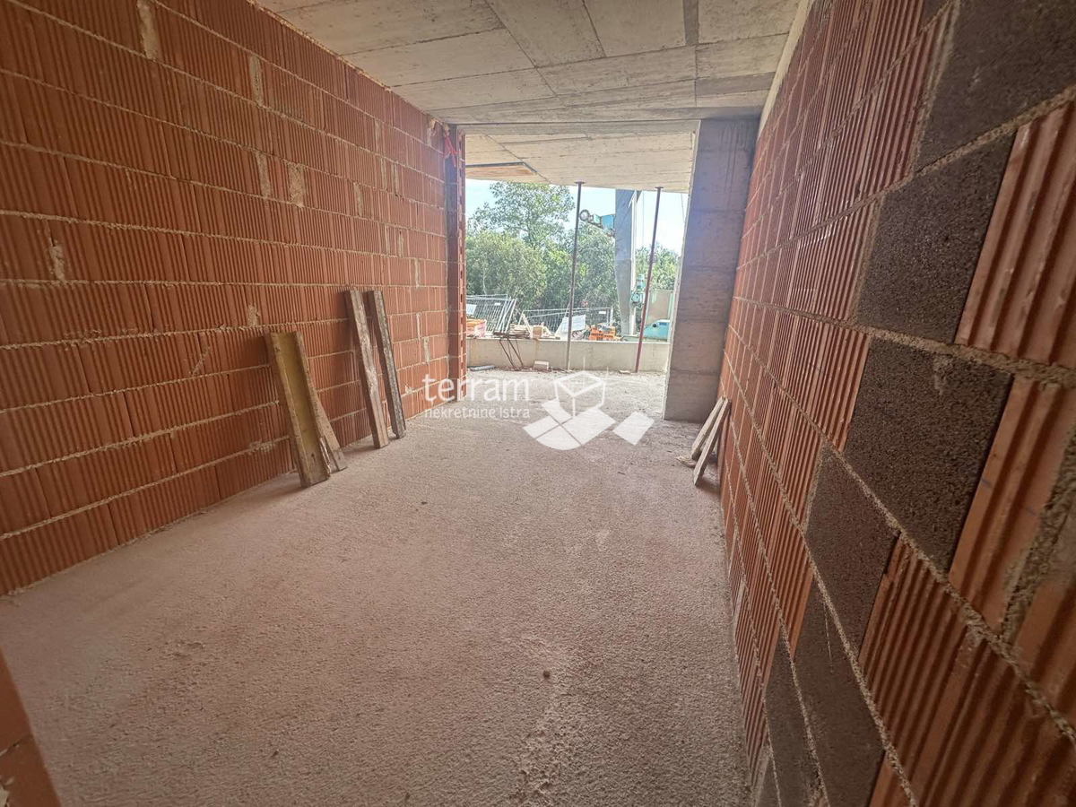 Istra, Medulin, Pješčana uvala, apartma z bazenom 122m2, 3s, vrt, parkirišče, blizu morja, NOVO!! #razprodaja