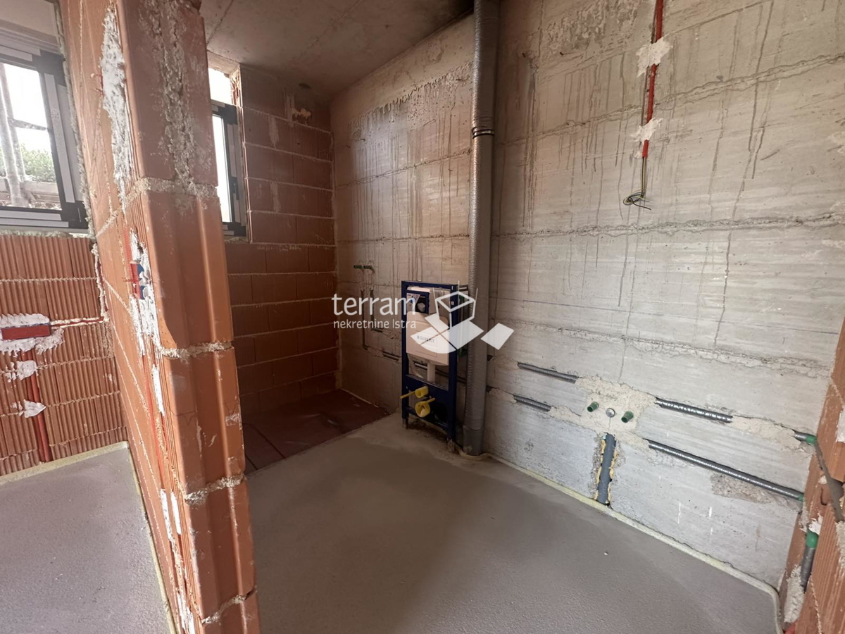 Istra, Medulin, Pješčana uvala, apartma z bazenom 122m2, 3s, vrt, parkirišče, blizu morja, NOVO!! #razprodaja