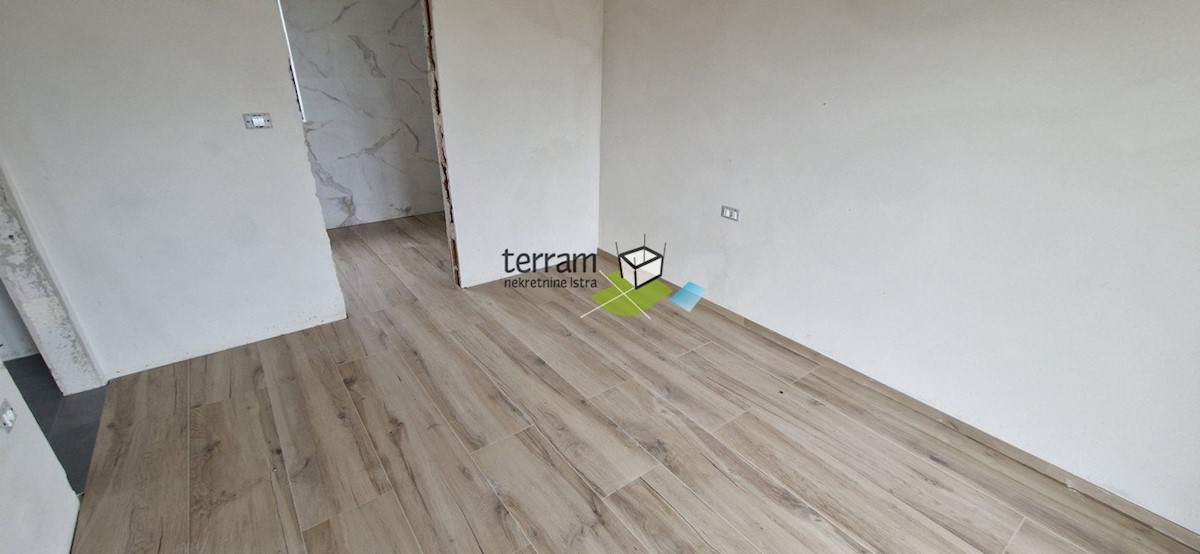 Istra, Loborika, prodamo hišo 165m2, bazen 32m2 z vrtom 895m2