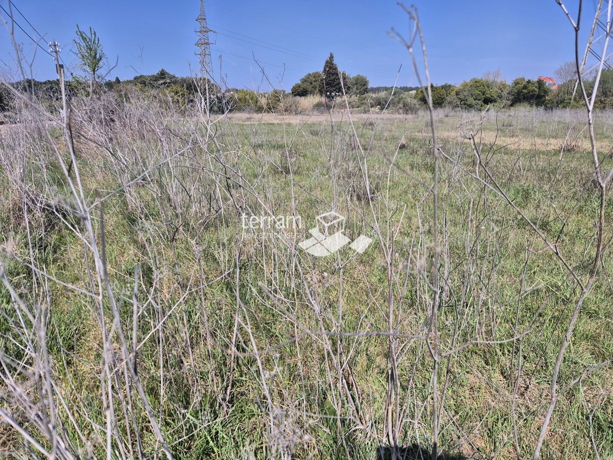 Istra, Pula, Šijana, gradbeno zemljišče, gospodarsko-poslovna raba 37.061 m2, #prodaja