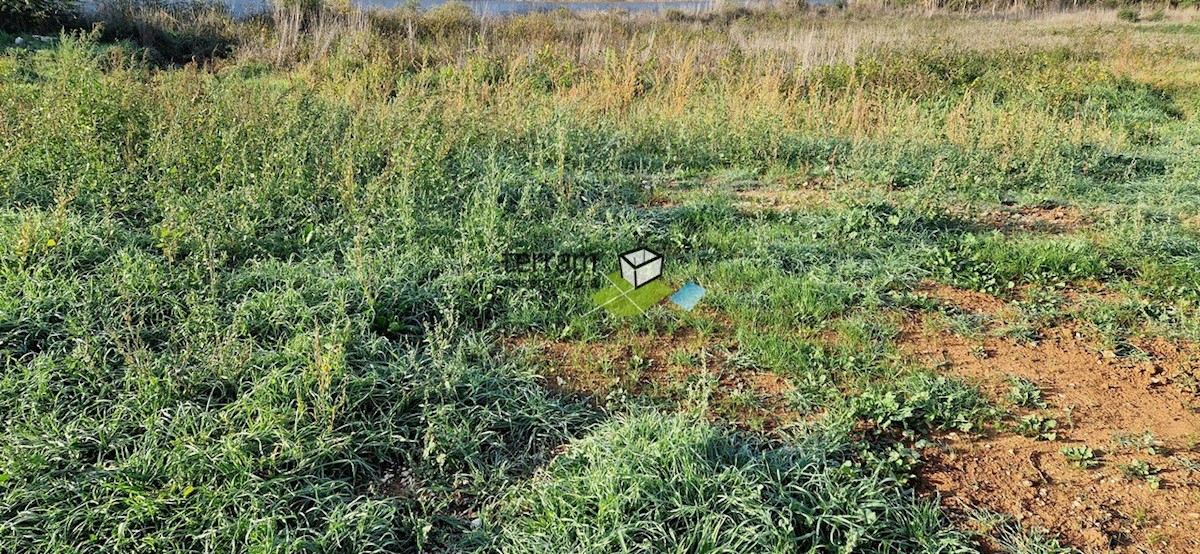 Istra, Pula, Valdebek prodamo gradbeno zemljišče 2836m2 za večstanovanjsko gradnjo