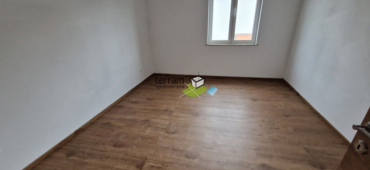 Istra, Medulin, Banjole, prodaja apartma v drugem nadstropju, 3s, 100m2 s pogledom na morje in bazenom