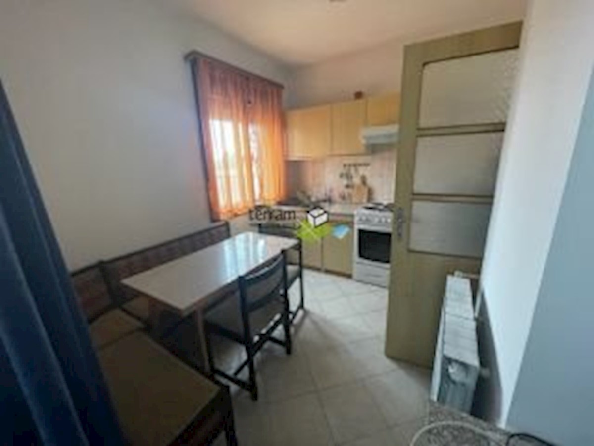 Istra, Medulin, samostojna hiša s 3 apartmaji, 210m2, vrt 500m2!! Prodaja