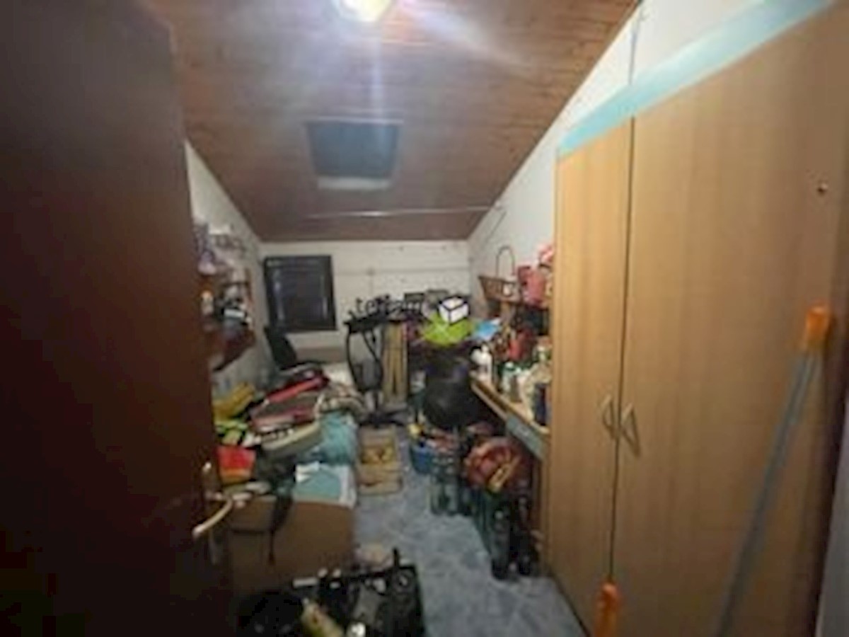 Istra, Medulin, samostojna hiša s 3 apartmaji, 210m2, vrt 500m2!! Prodaja