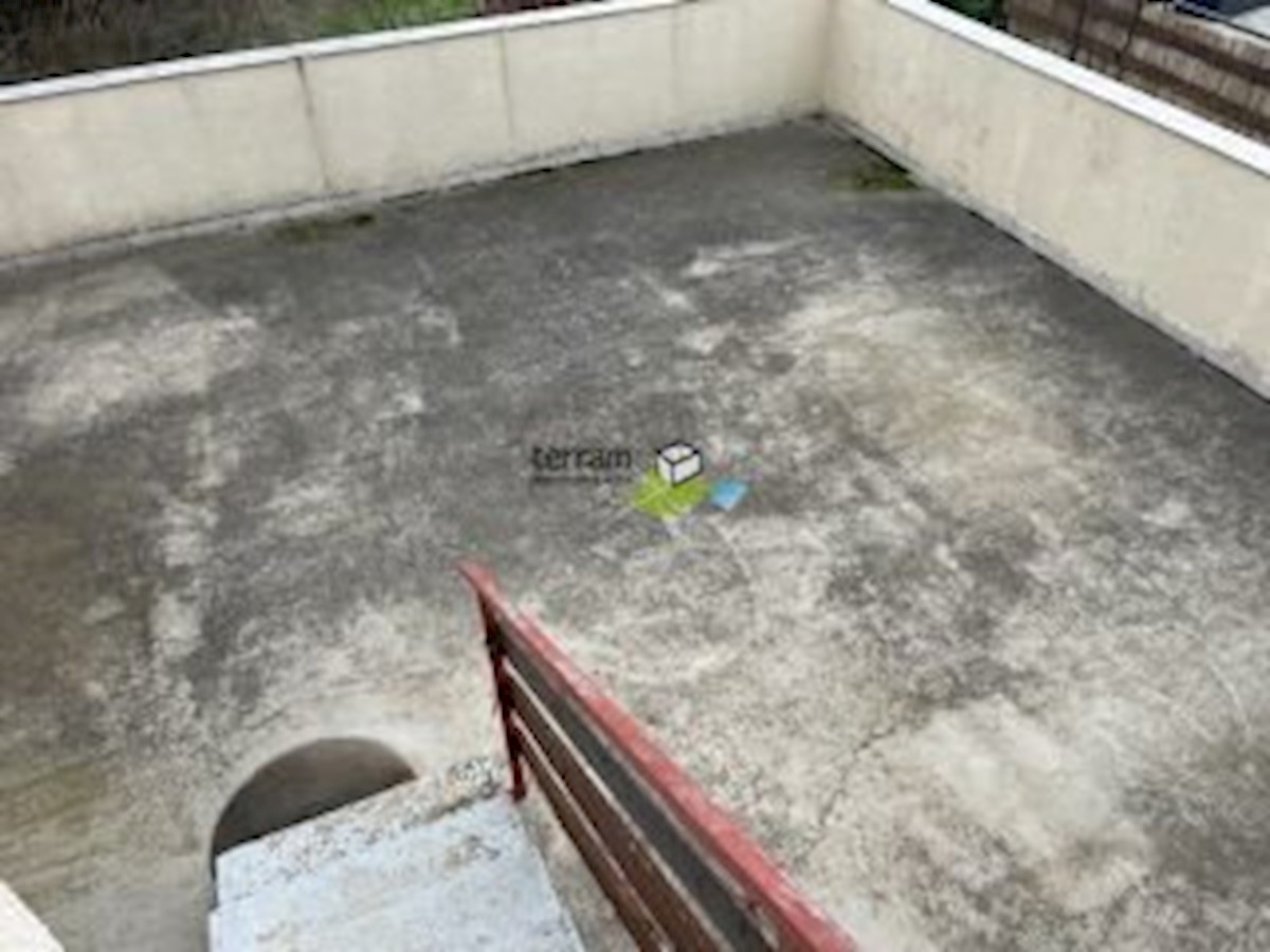 Istra, Medulin, samostojna hiša s 3 apartmaji, 210m2, vrt 500m2!! Prodaja