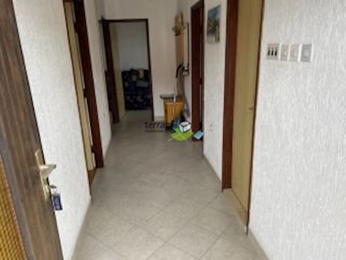 Istra, Medulin, samostojna hiša s 3 apartmaji, 210m2, vrt 500m2!! Prodaja