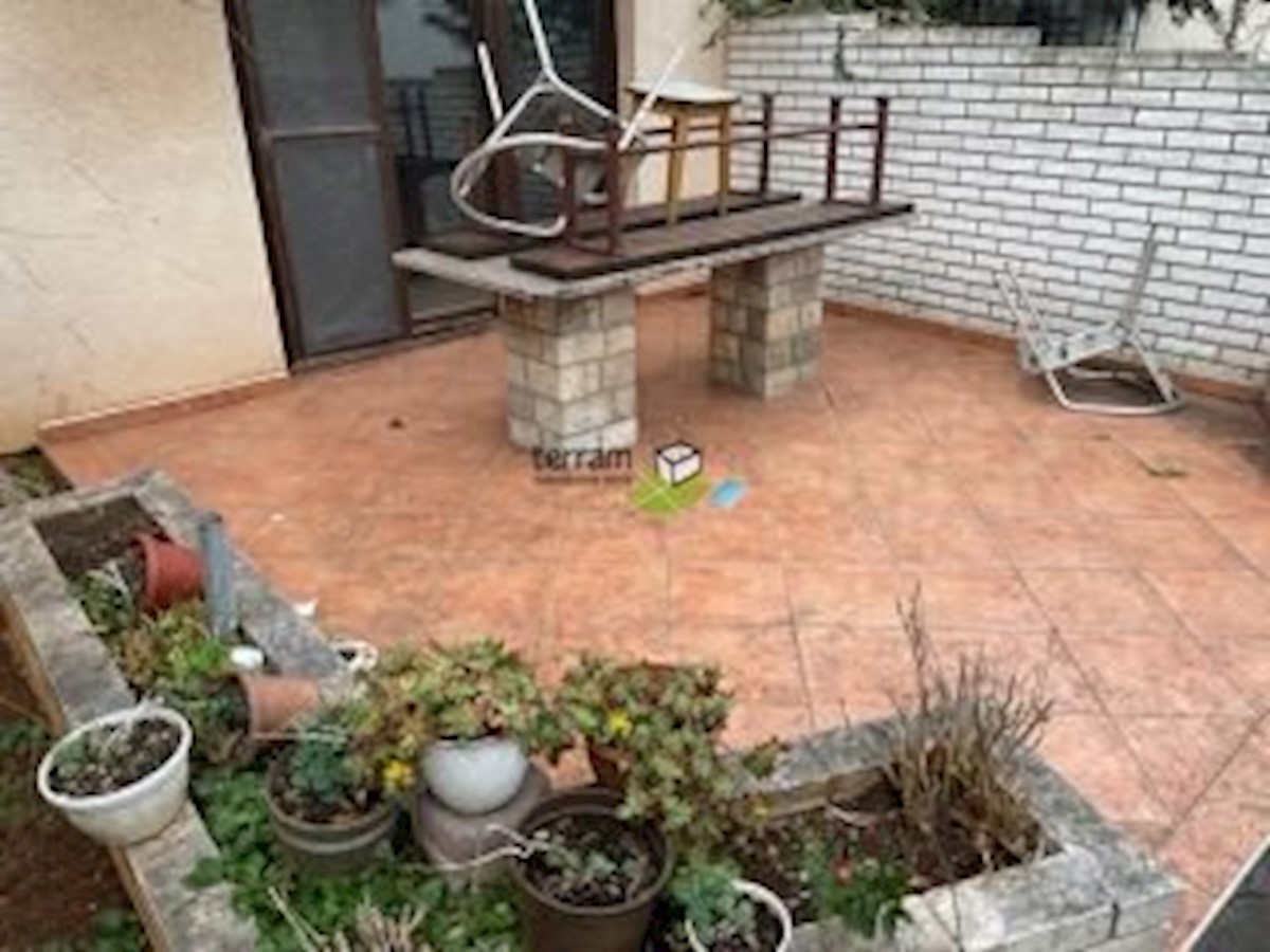 Istra, Medulin, samostojna hiša s 3 apartmaji, 210m2, vrt 500m2!! Prodaja