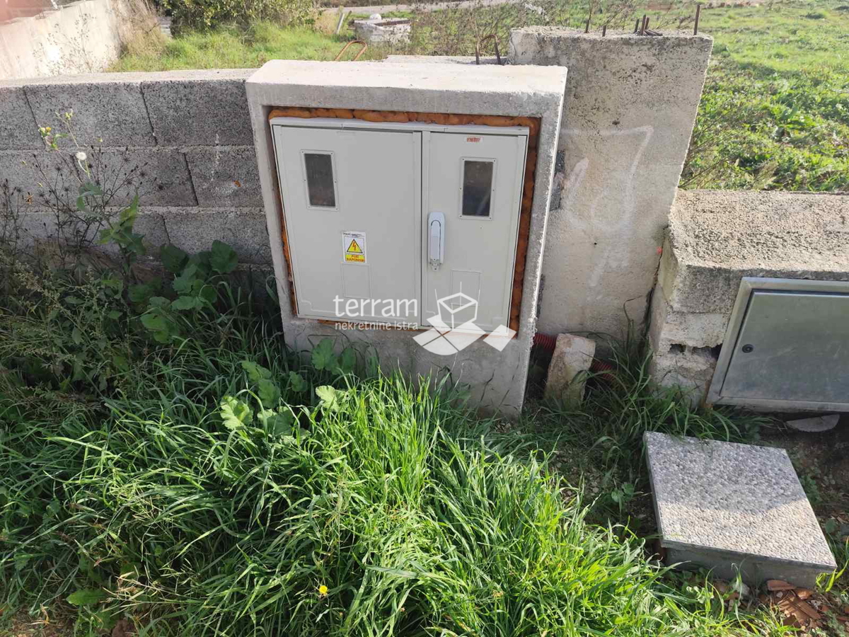 Istra, Pula, Valdebek, gradbeno zemljišče 990 m2, objekt 70 m2, #prodaja