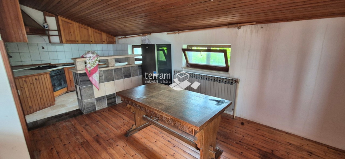 Istra, obala, posestvo 2600 m2, dve hiši skupaj 470 m2, 9 stanovanj, pogled na morje, #prodaja