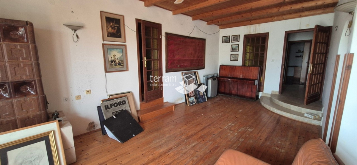 Istra, obala, posestvo 2600 m2, dve hiši skupaj 470 m2, 9 stanovanj, pogled na morje, #prodaja
