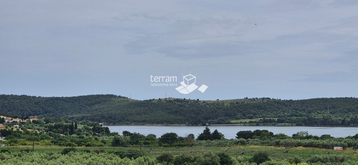Istra, obala, posestvo 2600 m2, dve hiši skupaj 470 m2, 9 stanovanj, pogled na morje, #prodaja